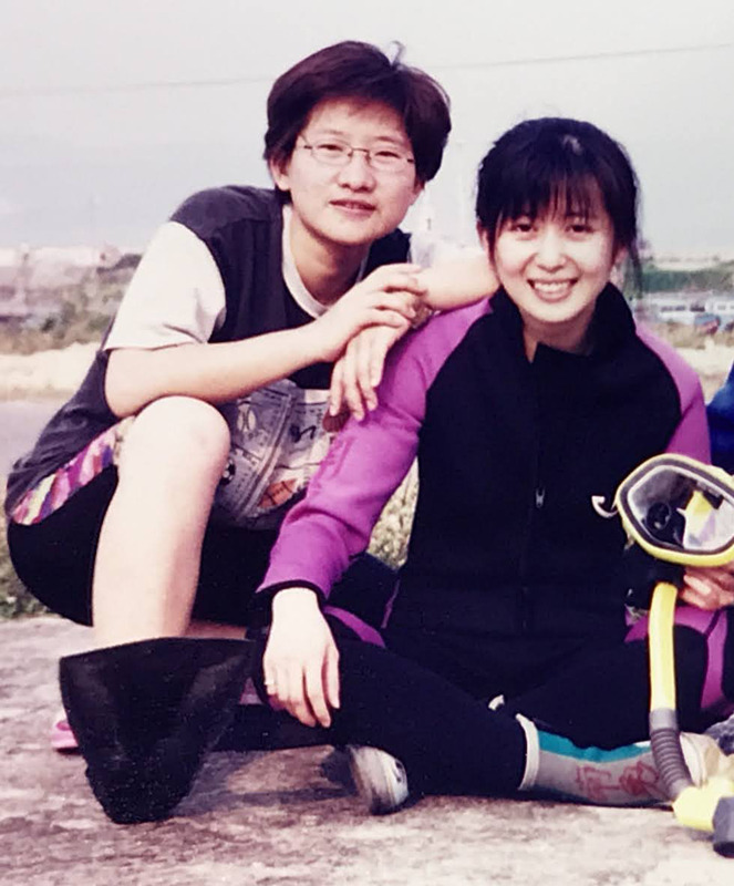 51岁孟庭苇罕见晒旧照，30年一直冻龄如少女，意外撞脸周慧敏