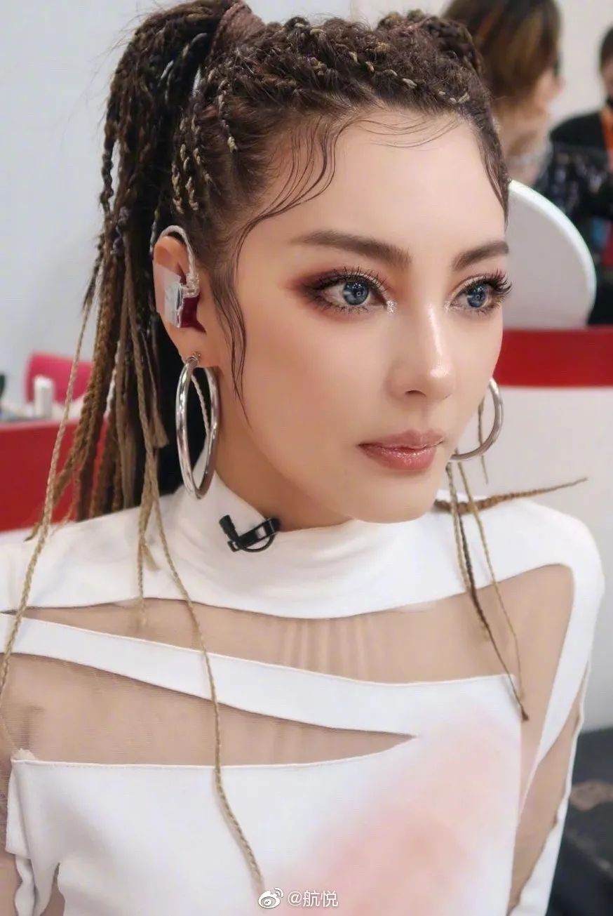 怎么画无瑕底妆专业化妆师,怎么画明星化妆师的底妆