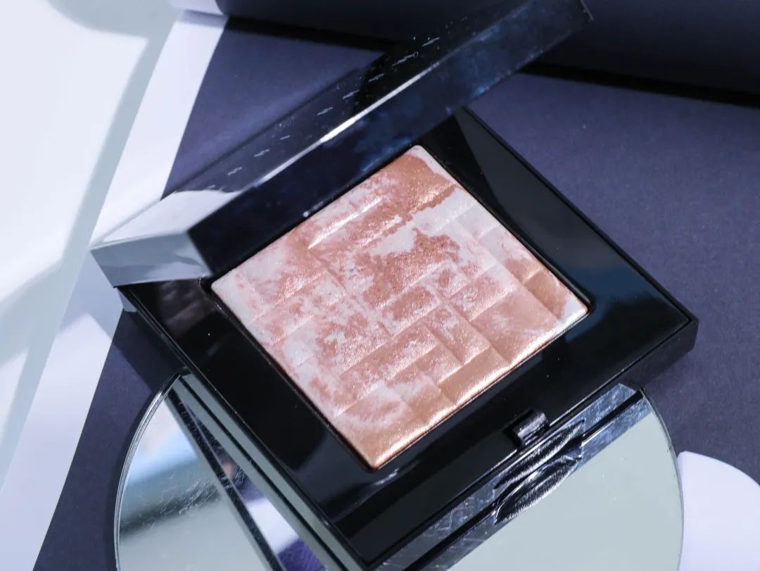 怎么画无瑕底妆专业化妆师,怎么画明星化妆师的底妆