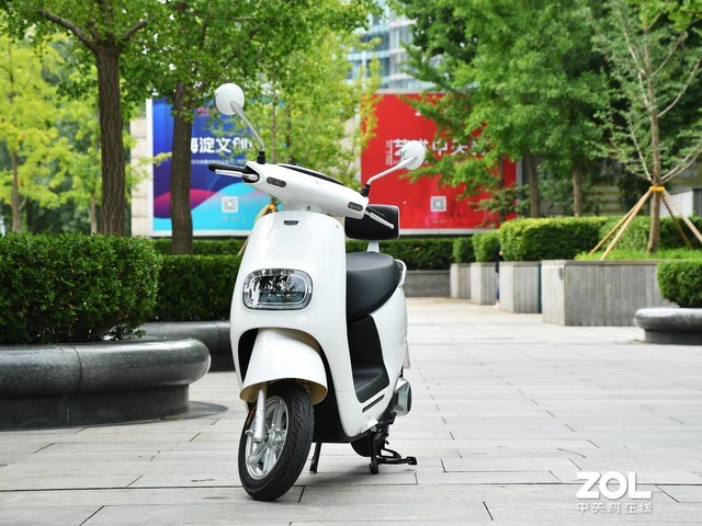 雅迪电动车冠能m9测评,雅迪冠能m8深度评测