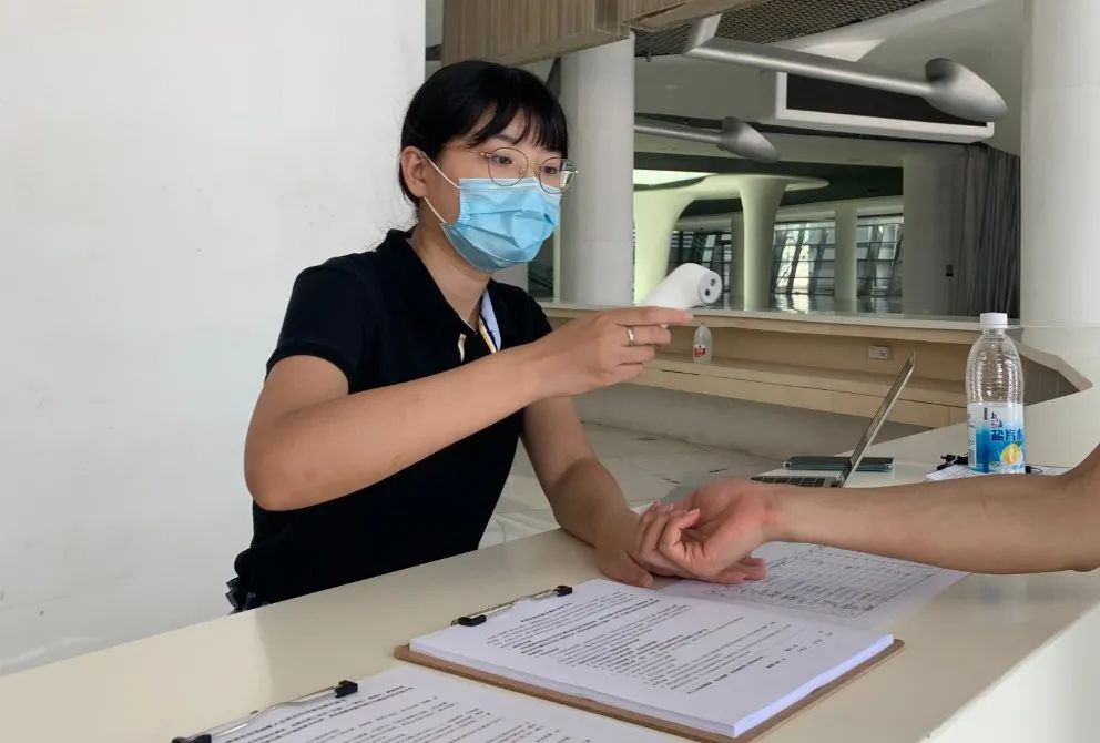 滴滴打车遇到奔驰e,上海滴滴robotaxi试运营