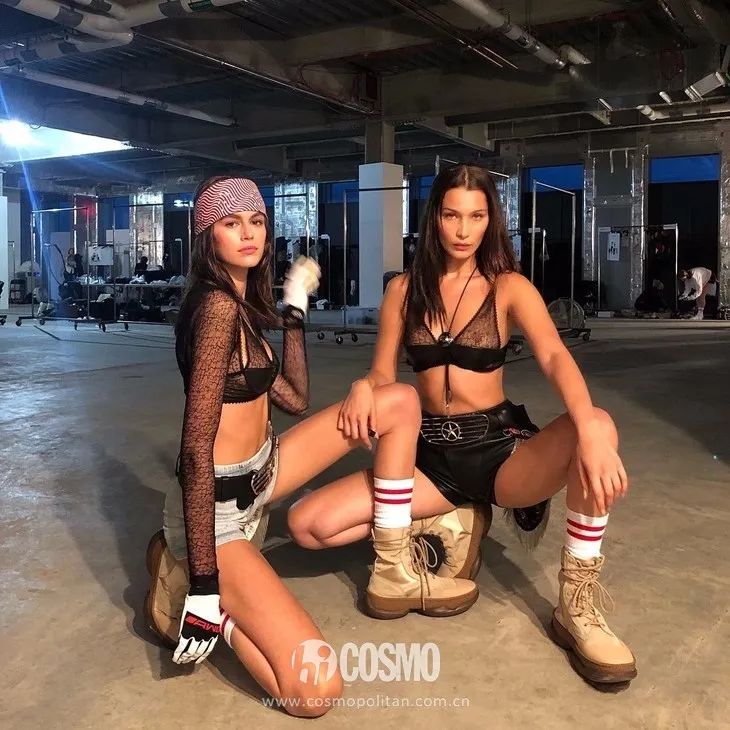 配饰狂|娜娜左黄右紫的撞色袜时髦到飞起,我有点跟不上...