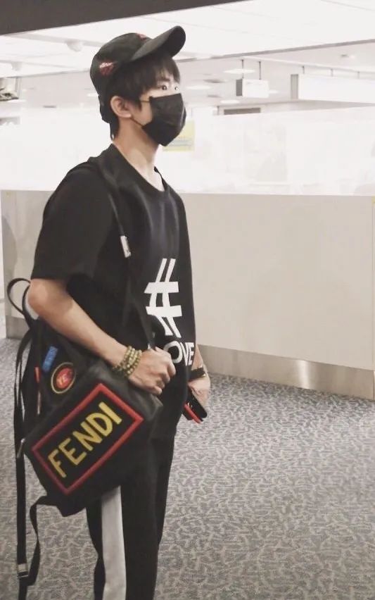 不只是实用，双肩包更要“玩出彩”