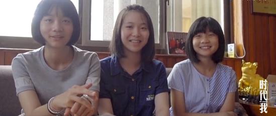 袁隆平三个儿子共生几个孙子孙女,袁隆平和两个孙女合影