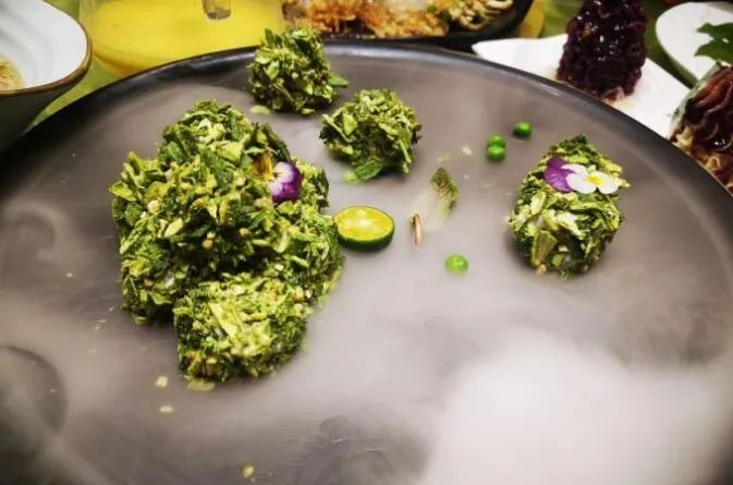 聚餐适合的菜品,小聚招牌炒鸡