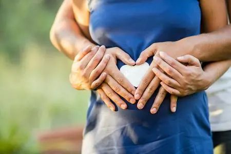 刘璇挑战绸吊劈叉翻转,刘璇平衡木劈叉正面照片