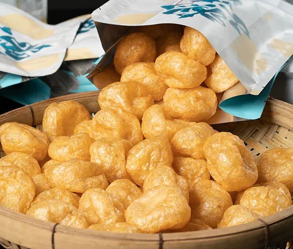 罗定这种鱼腐,入口甘香酥脆,松软而略带韧性