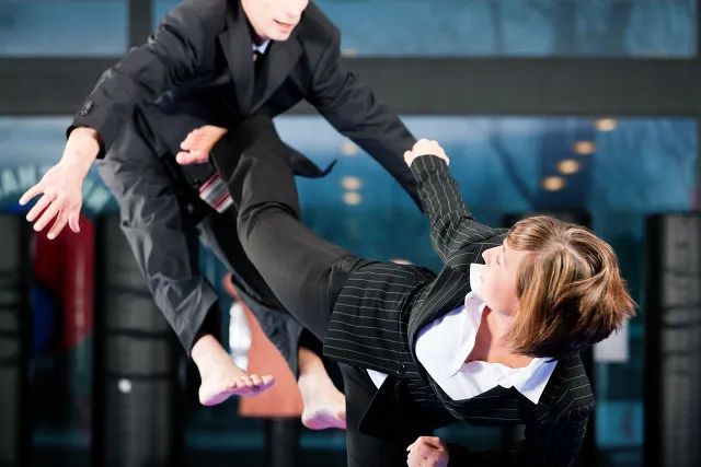 800万合同只产生400万收入，还有一堆数据打架，迈普医学是如何做到的？