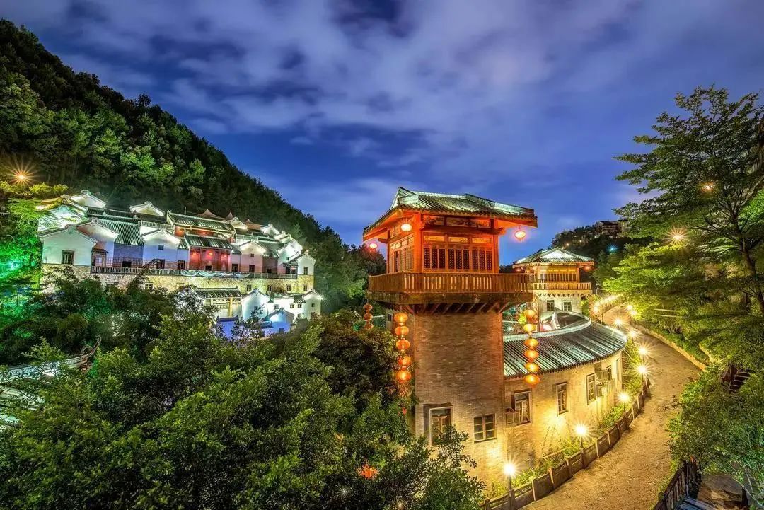 这座绝色山城，藏了一个烟火人间！