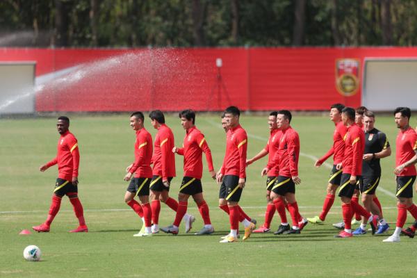 国足足球热身训练10个动作,国足在深圳训练是在哪里集结