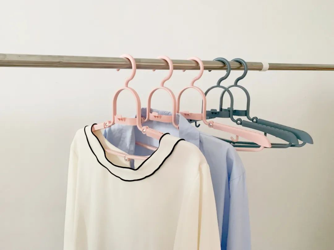 多功能可伸缩折叠衣架省空间,又方便又省空间的折叠衣架