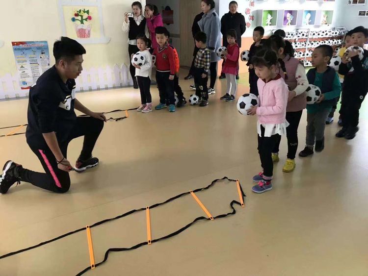 白城龙卷风足球俱乐部,追风少年足球俱乐部怎么报名