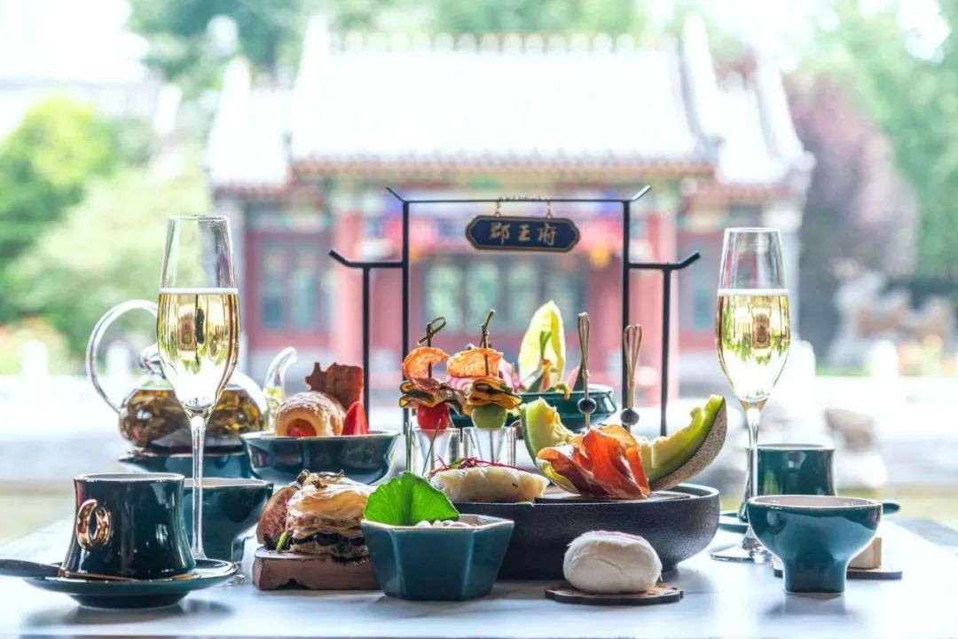 屯里新开finedining,王府花园下午茶,老牌合资酒店新开烘焙坊……本周的贴秋膘指南有点高级(内含福利)|一周好吃