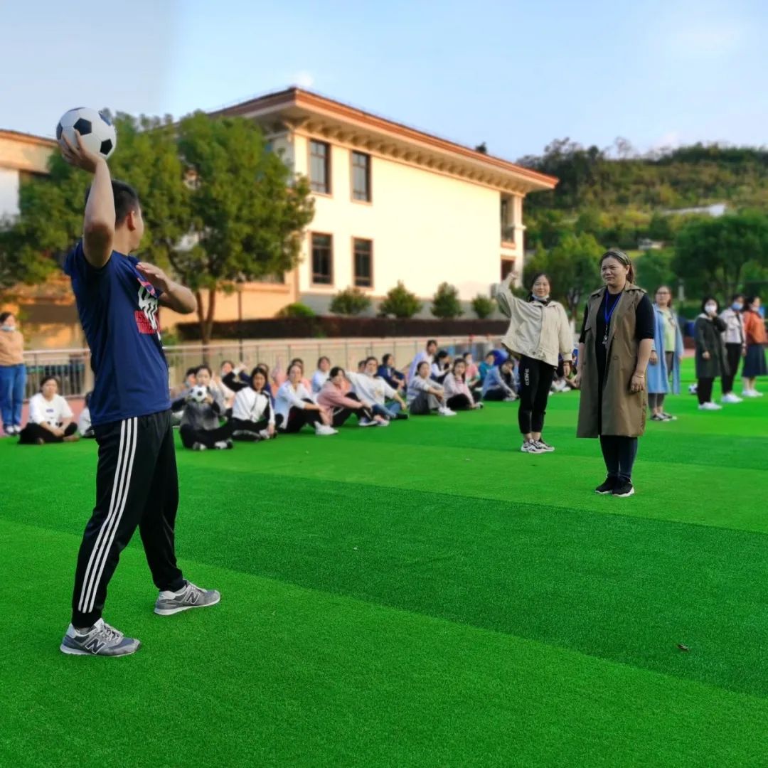 幼儿教师足球培训简报,幼儿园教师足球培训报道