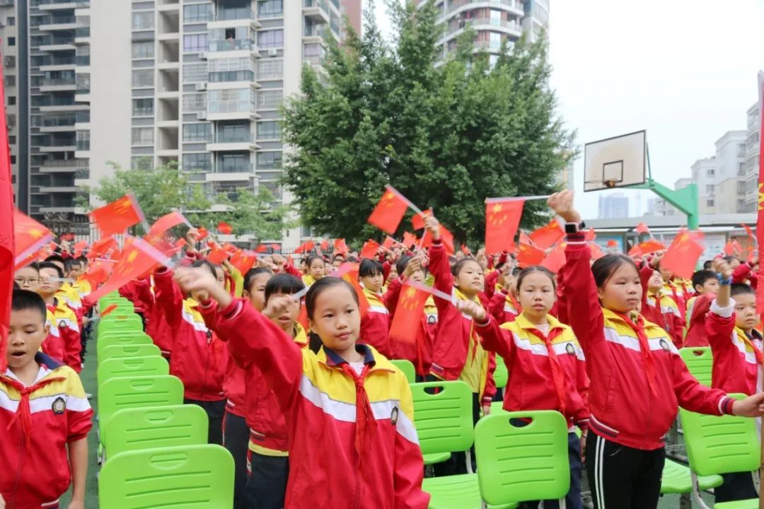 传承红色基因争当少先队员,传承红色基因争做时代新人少先队