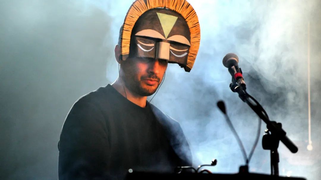 连吴赫都偏爱的「面具」，原来早就成为时装秀场的常客