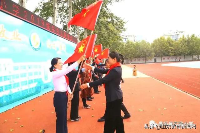 高举团旗跟党走黑板报,高举团旗跟党走主题板报