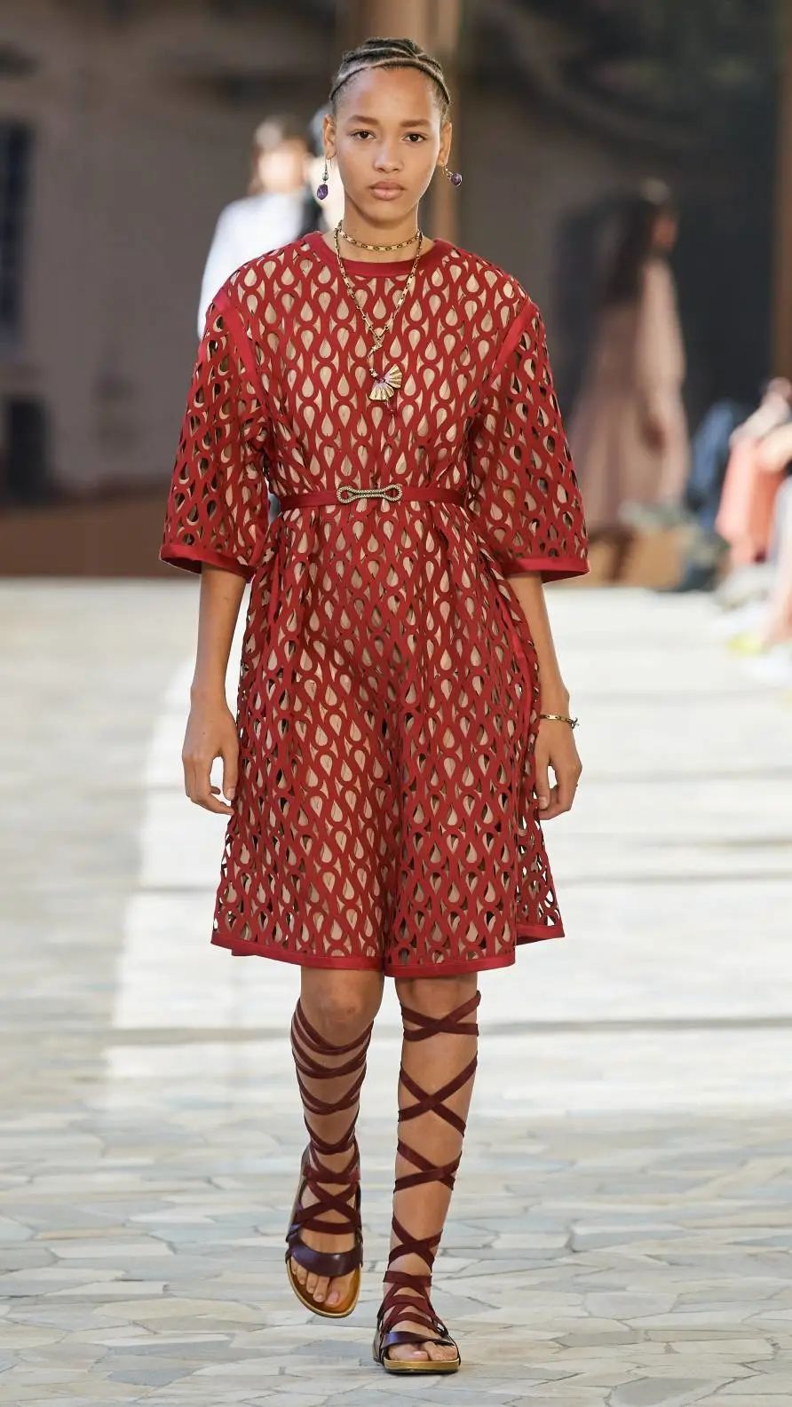 三天打鱼两天晒网｜八戒的珍珠汗衫又在时尚圈翻红了