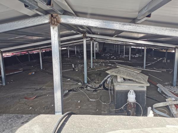 我的房顶漏水怎么办,楼顶漏雨怎么搭建彩钢棚