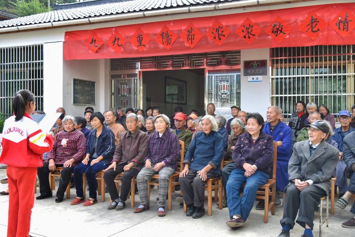 学生重阳节敬老,九九重阳孝亲敬老专题教育活动