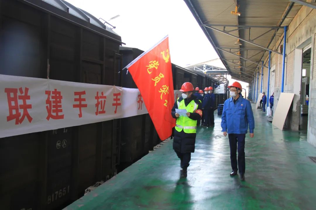 鍥涚榻愪笅,鍥涚榻愪笅浜烘墠寮曡繘