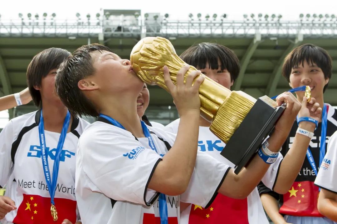 她们的人生，被足球改变了|脱贫攻坚“她”力量