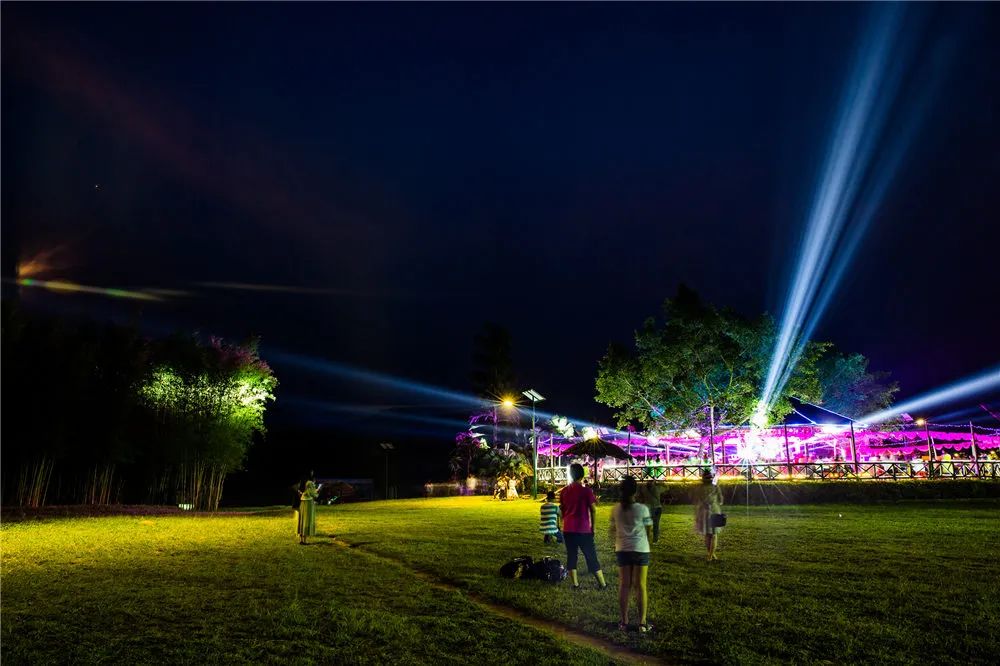 上车旅游打卡,上车打卡下车打卡