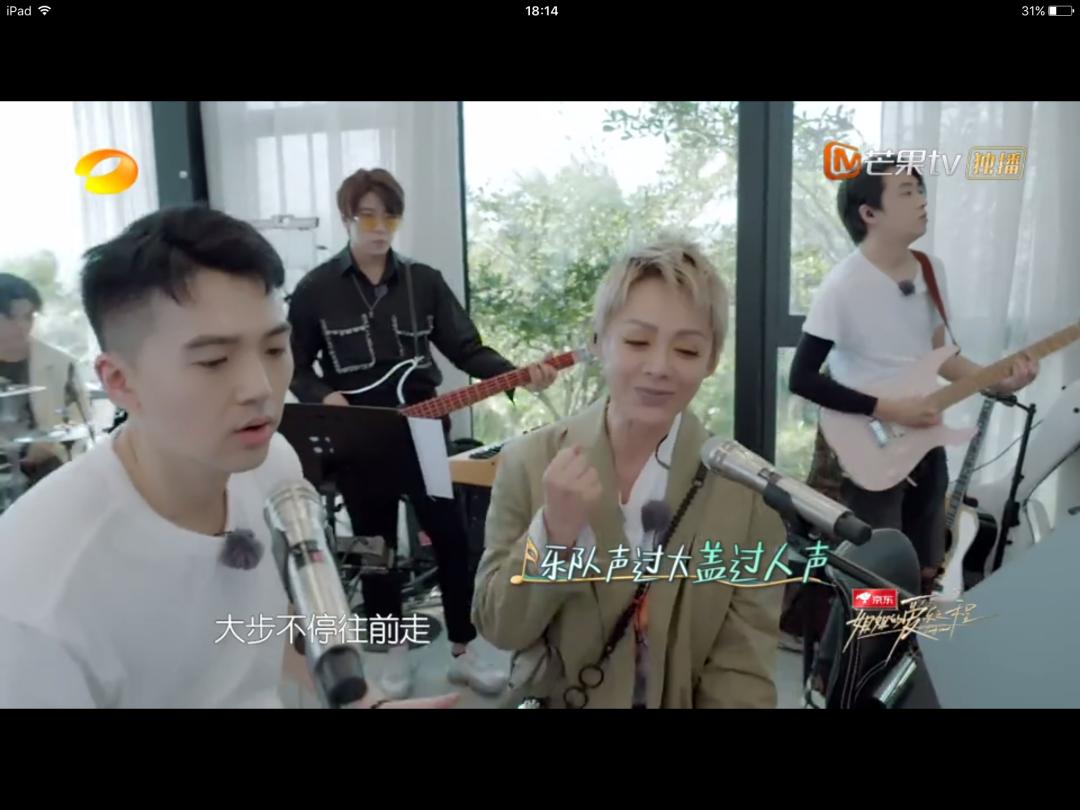 张雨绮乘风破浪初舞台采访,张雨绮唱走音