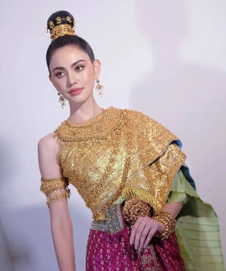 壹周潮话题|杨幂扶了个寂寞也美，万圣节Mai真的拼