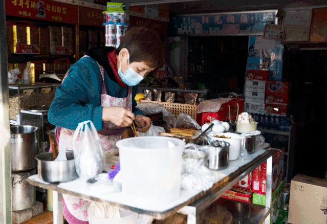 已经失传的小吃,温州开了30年的饭团小摊