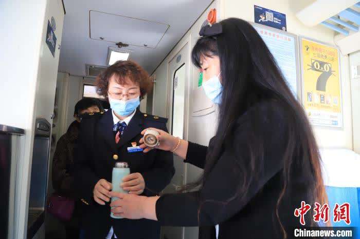 大山公交车时间表,大山里行驶的火车