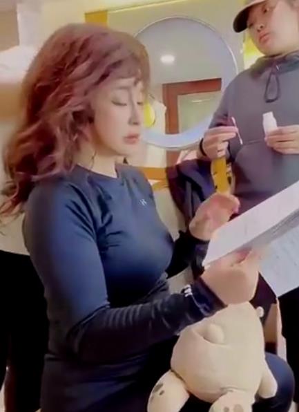 刘晓庆面容苍老遮脸,71岁刘晓庆素颜照片图文