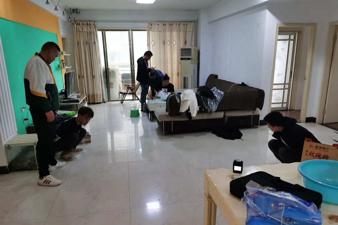 53人的炒股微信群里有52个“托”……