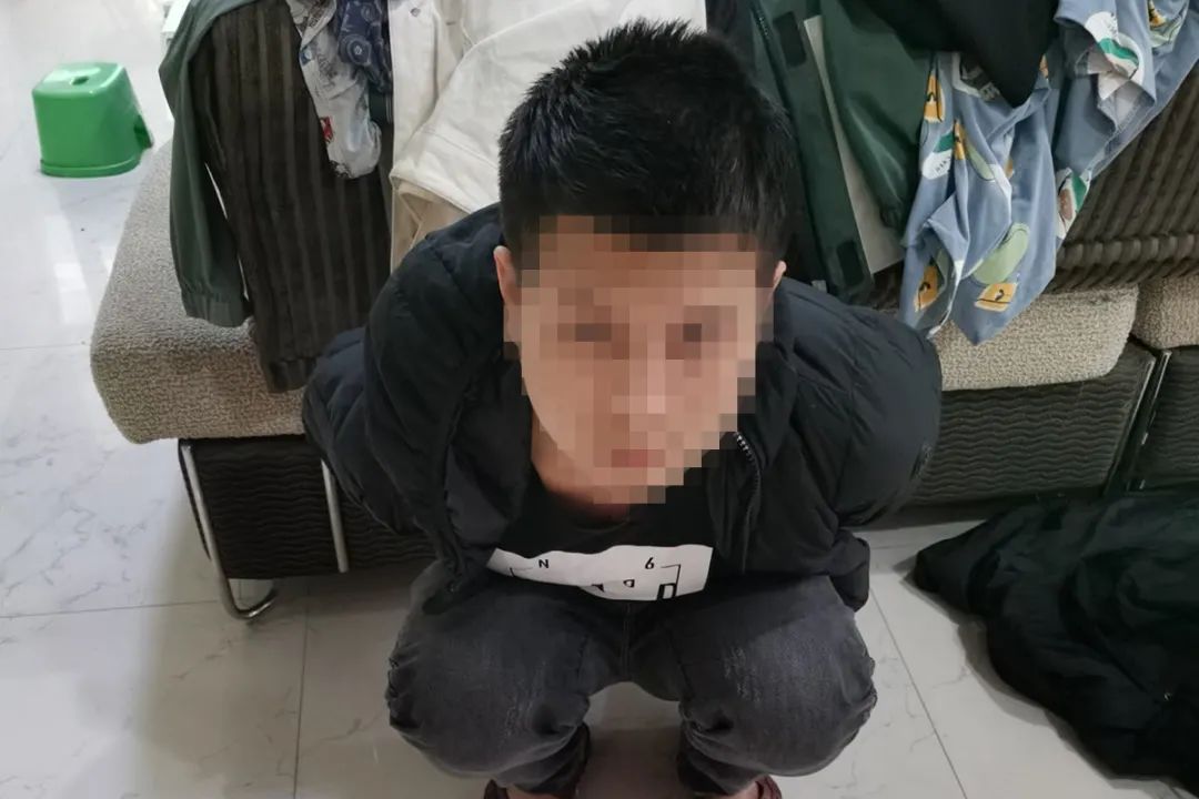 53人的炒股微信群里有52个“托”……