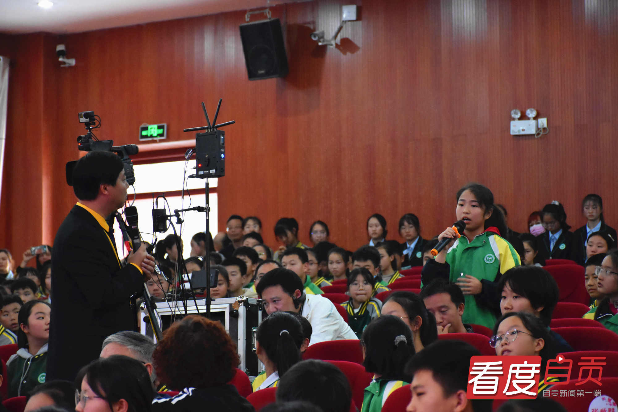 关于早恋利大于弊的辩词,如何给孩子讲早恋的后果和危害