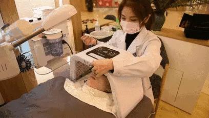 痘痘挤出黄水还是血水,痘痘挤出来的白色乳浆是什么