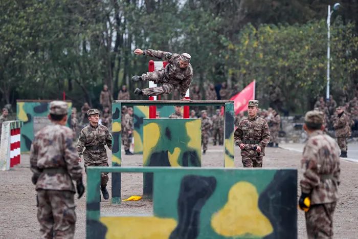 寒风中的他们完整版,寒风中他们一直在坚守