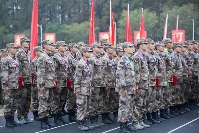 寒风中的他们完整版,寒风中他们一直在坚守