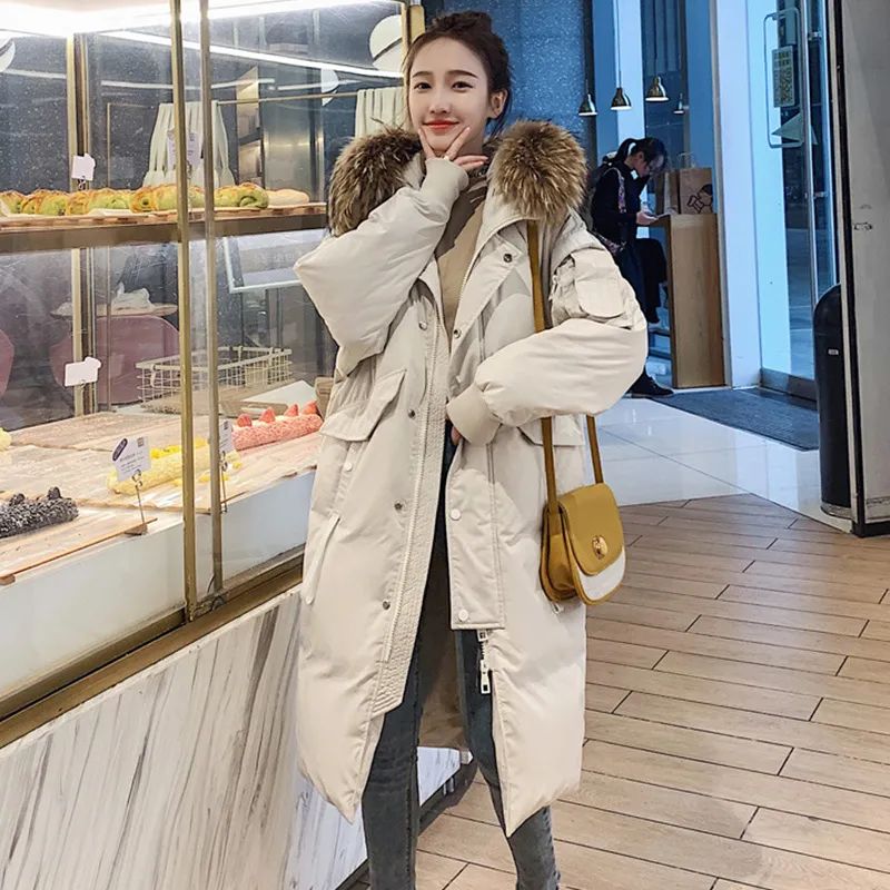 羽绒服千万别乱买这样穿又暖又美,羽绒服穿大的暖还是贴身的暖