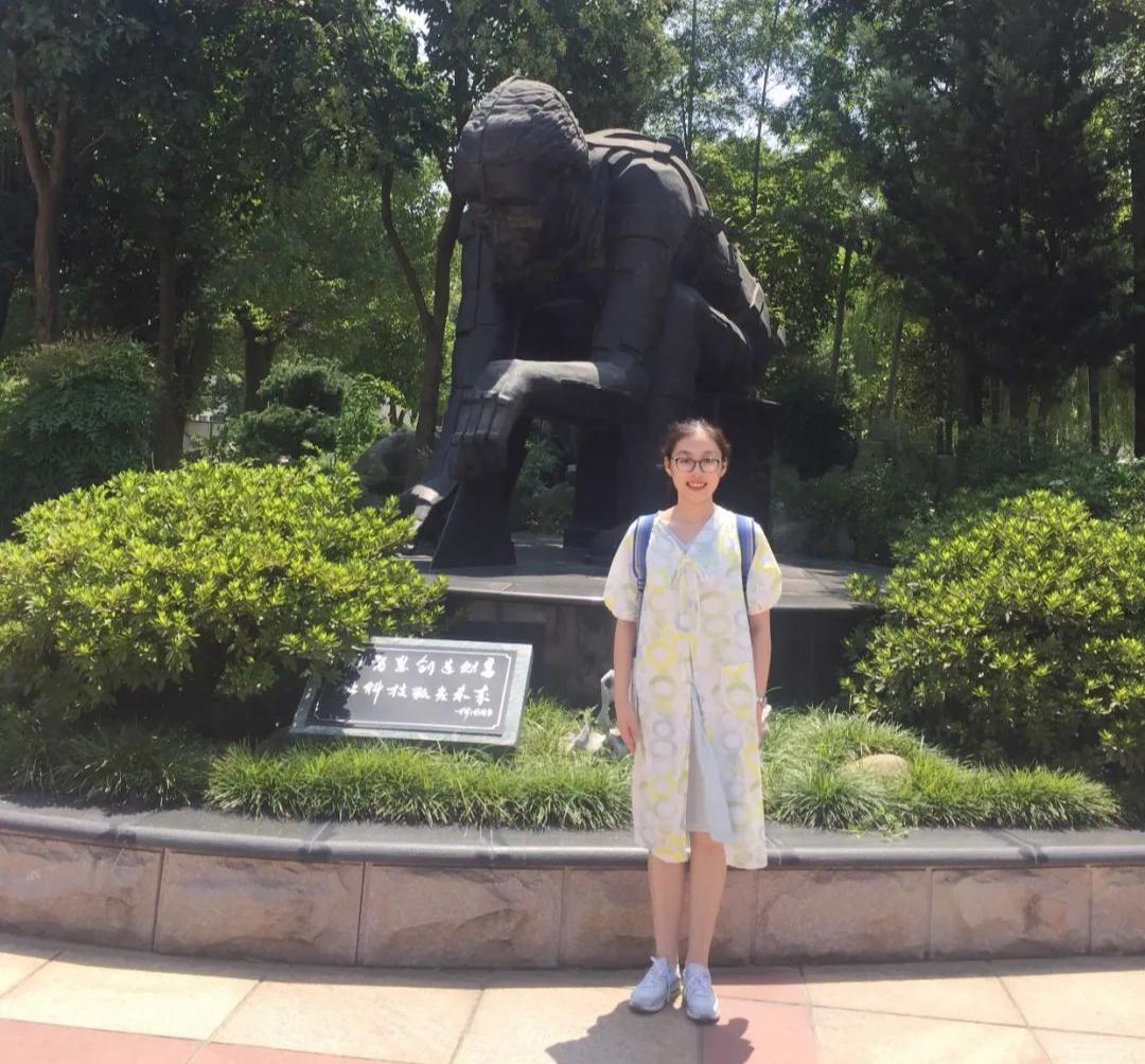 向优秀看齐向榜样靠拢,向优秀的前辈们看齐