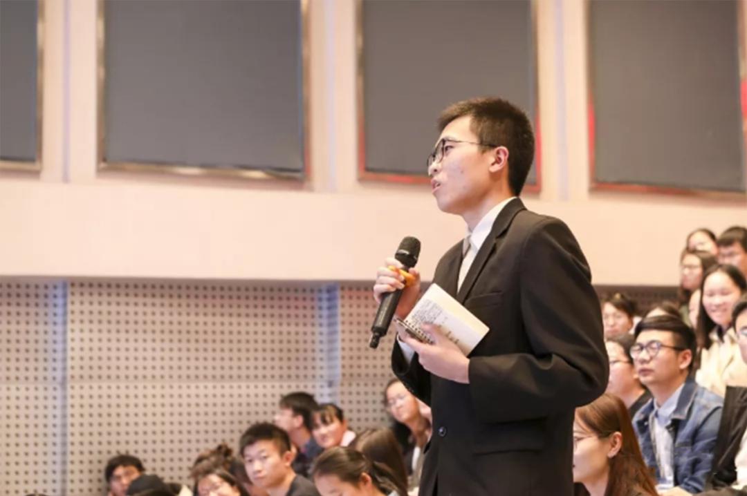 向优秀看齐向榜样靠拢,向优秀的前辈们看齐