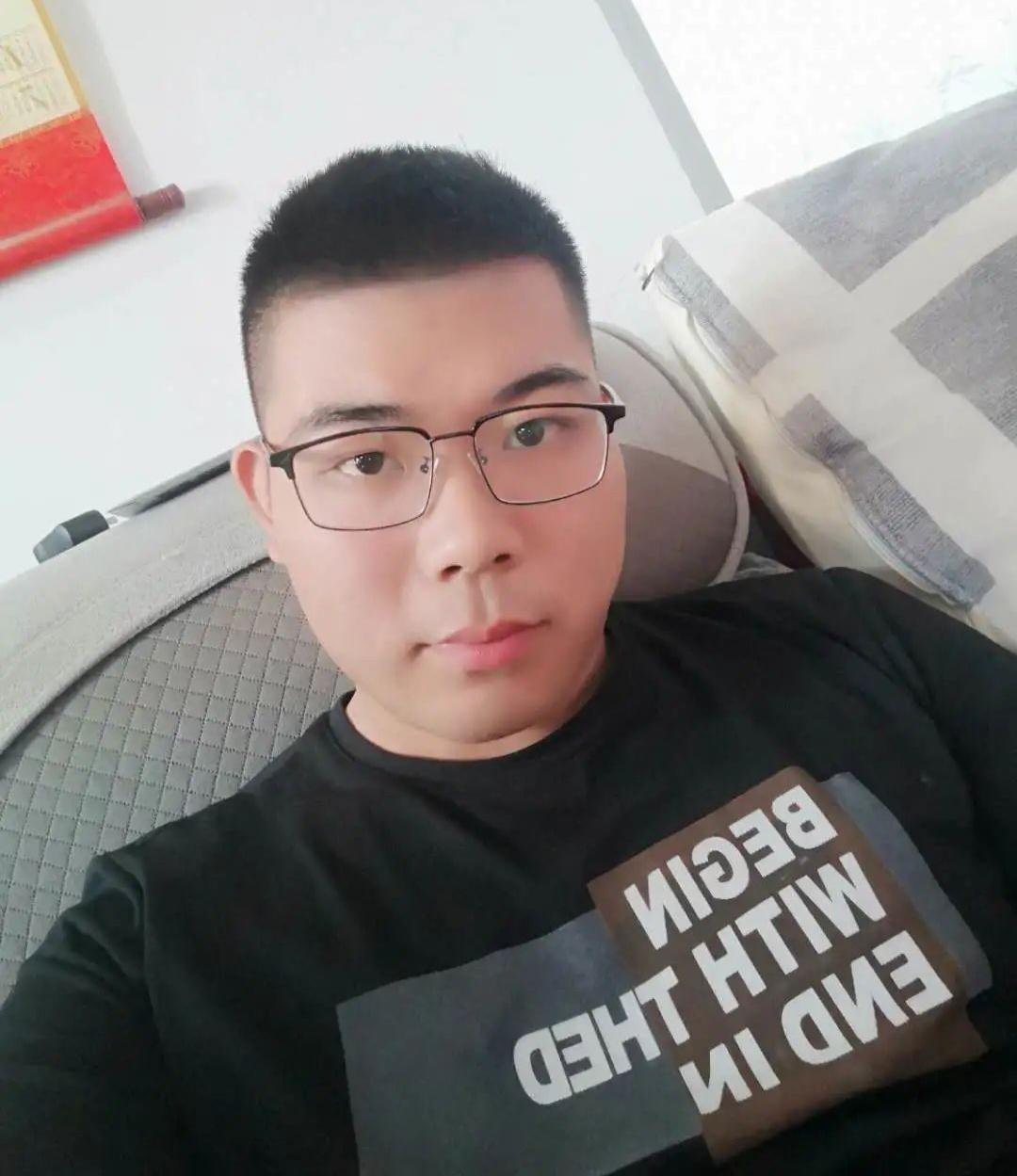 向优秀青年看齐,向优秀的人才们看齐的表现