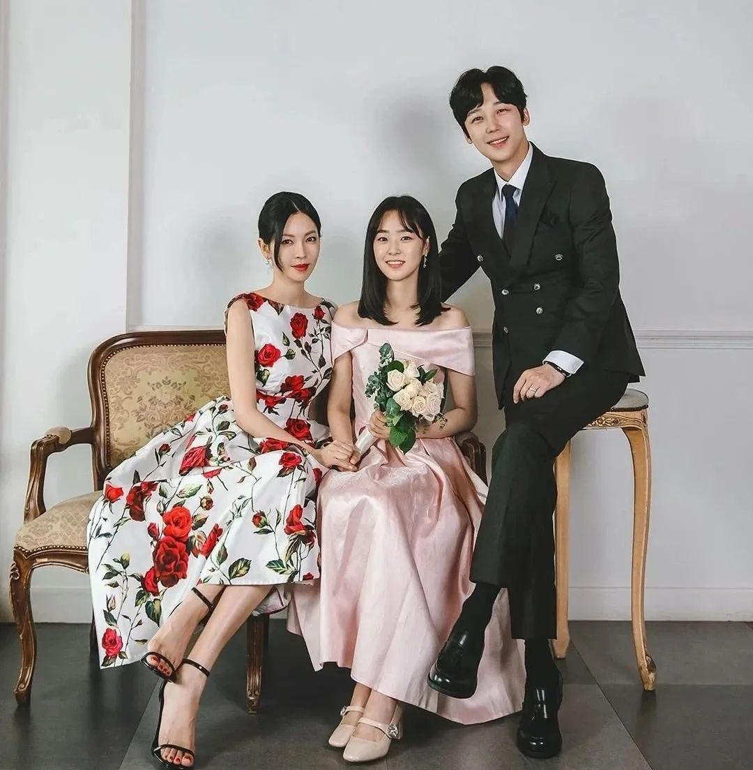 瑞思拜的殿堂级演技，国内热搜也忍不住要给金素妍S卡