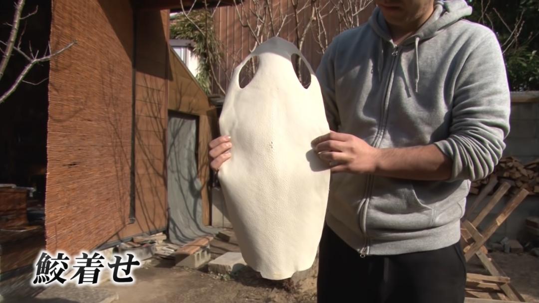 本人25岁做机械制造四年,日本小伙做了一把纸刀