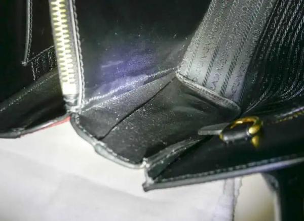 普拉达包包捡漏,2万块能在普拉达买几件衣服