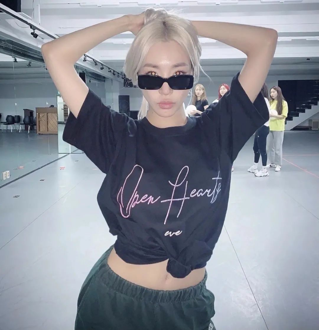 钻石美貌,欧化了TiffanyYoung真像韩艺瑟和徐睿知的合体