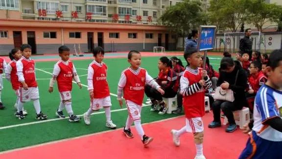 临洮县实验三小校园足球比赛,实验二小踢足球比赛直播