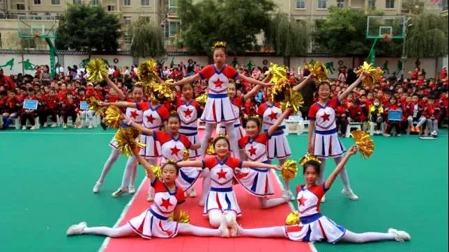 临洮县实验三小校园足球比赛,实验二小踢足球比赛直播