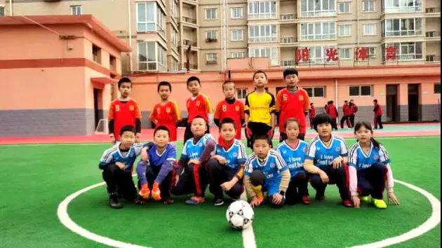 临洮县实验三小校园足球比赛,实验二小踢足球比赛直播