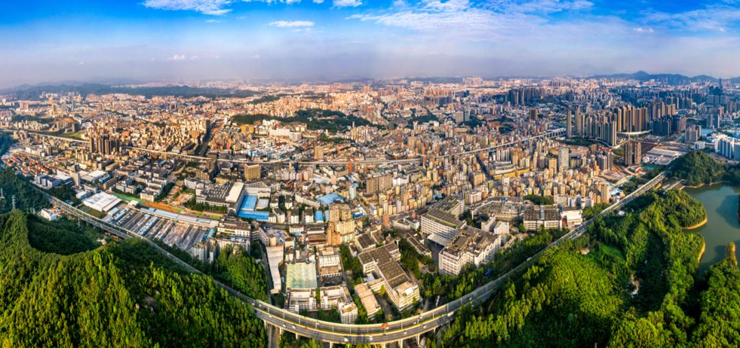 大浪街道拍了拍“你”，并递上2020成绩单